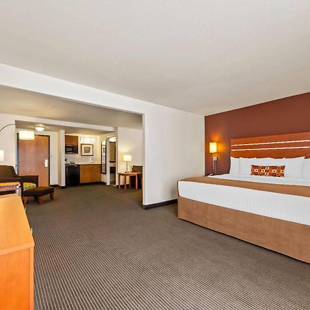 Wingate By Wyndham Calgary South Hotel Ngoại thất bức ảnh