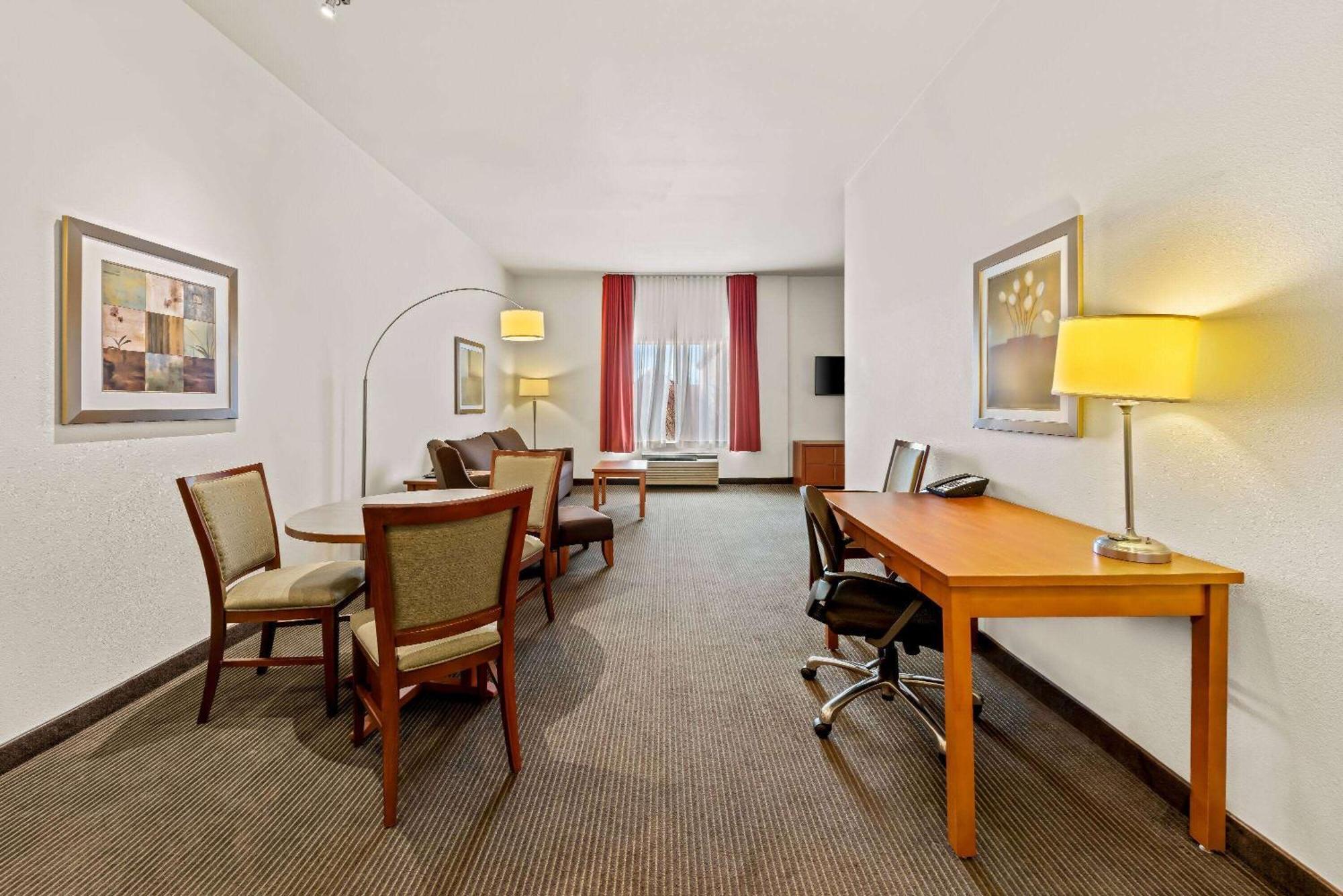 Wingate By Wyndham Calgary South Hotel Ngoại thất bức ảnh