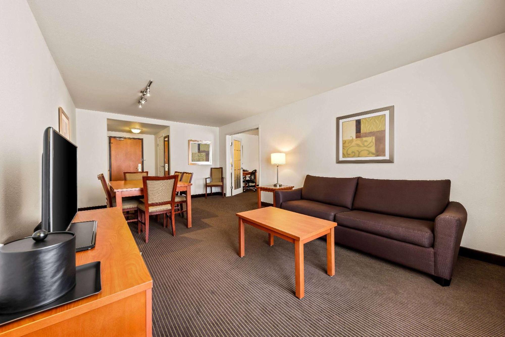 Wingate By Wyndham Calgary South Hotel Ngoại thất bức ảnh