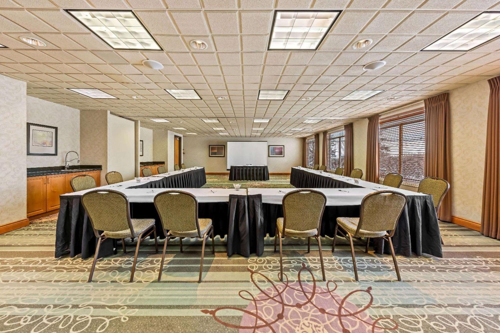 Wingate By Wyndham Calgary South Hotel Ngoại thất bức ảnh