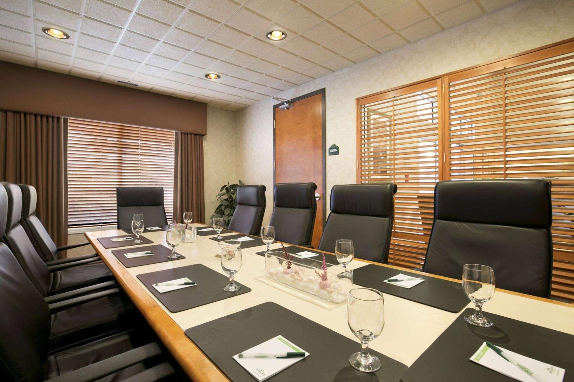 Wingate By Wyndham Calgary South Hotel Ngoại thất bức ảnh